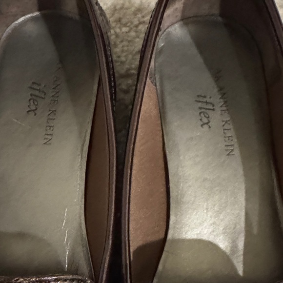 Anne Klein Brown Croc-Patterned Loafers with Gold Detail - Picture 4 of 9